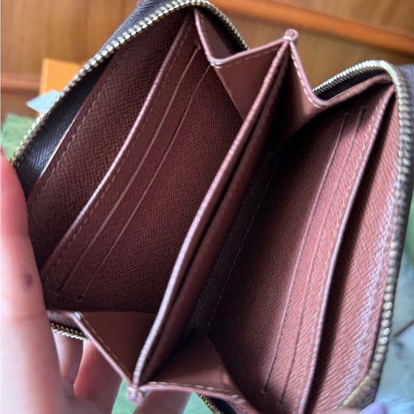 🤎 Louis Vuitton Monogram Zippy Coin Wallet 🤎 - Picture 10 of 15